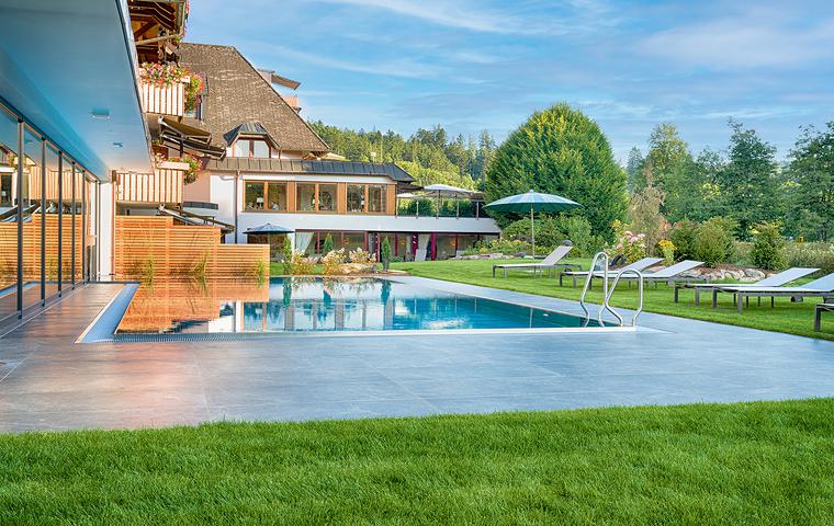 Un diálogo armonioso entre la naturaleza y la piedra caliza 